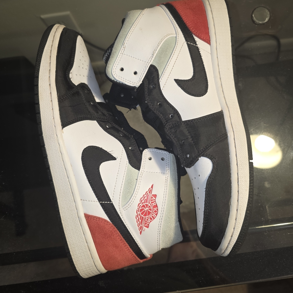 Nike Black and White Sneakers